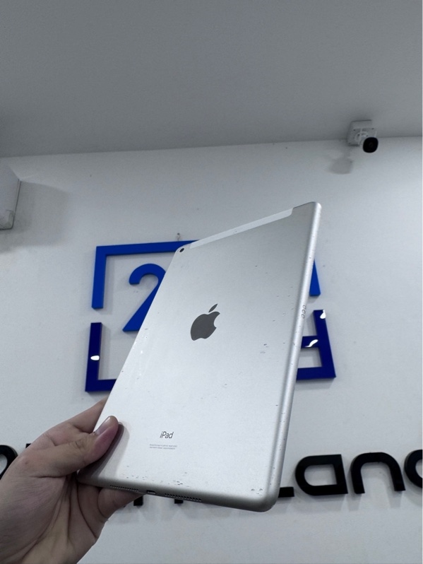 iPad gen 9 - LL/A - 64GB - Bản 4G - ios 26.4.1 - Màu bạc - Pin 95% - Ngoại hình 97% - Trầy cấn, màn trầy - Body