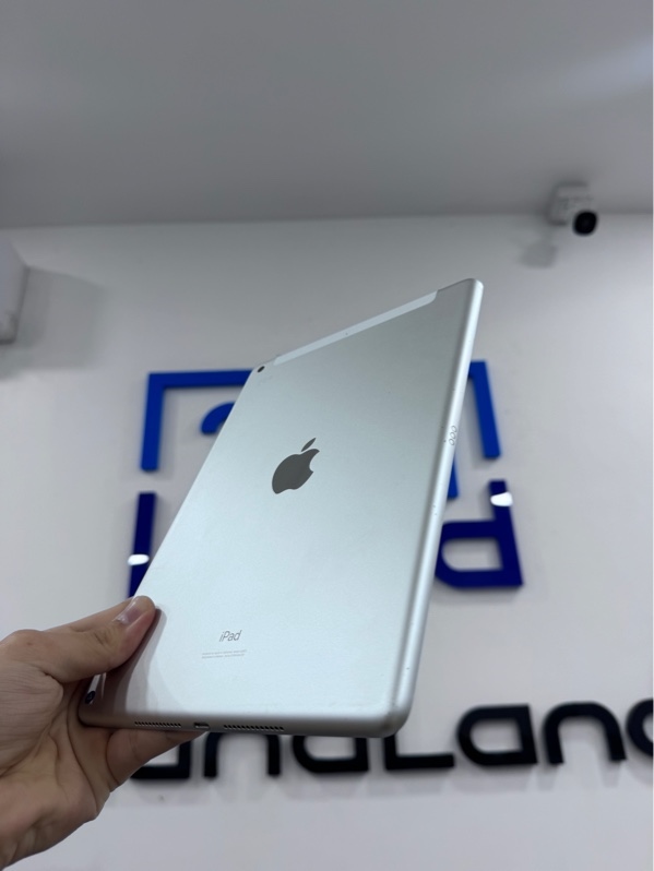 iPad gen 9 - LL/A - 64GB - Bản 4G - ios 26.4 - Màu BẠC - Pin 100%, chu kỳ sạc 1 - Ngoại hình 97% - Lưng xước, viền trầy, màn ám xanh, kính màn xước, hở sáng viền nhẹ - Body