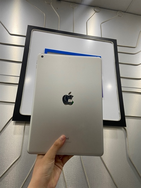 iPad Gen 9 - LL/A - 64GB - Pin 99% - Màu xám - Ngoại hình: 97.5% - Cấn góc nhẹ - Body