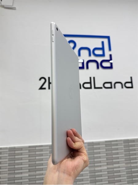 iPad Gen 9 - LL/A - 64GB - Wifi - Màu bạc - Pin 89% chu kì sạc 270 lần - Ngoại hình: 97% - cấn 1 góc, màn ám hồng + xước mèo - Body 1
