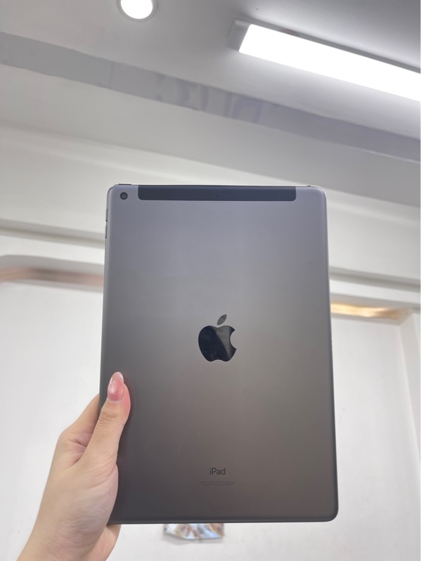 iPad Gen 9 - Wi-Fi - KH/A - iOS 26.5.2 - 64GB - Màu xám - Pin 91% chu kỳ sạc 150 - Ngoại hình 97% - Móp lưng - Body