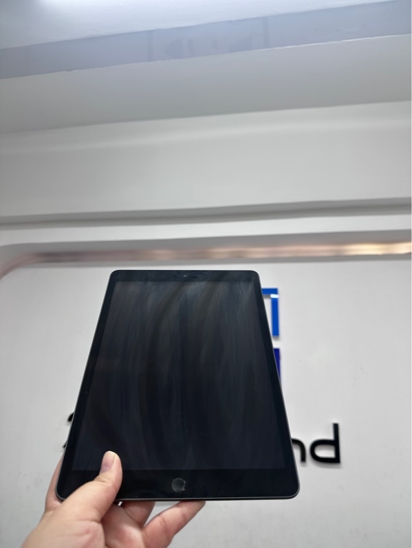 iPad gen 9 - Wifi - ZA/A - IOS 17.6.1 - 64gb - Màu xám - Pin 88% - Ngoại hình 97.5% - Bụi trong màn, cấn nhẹ góc - Body