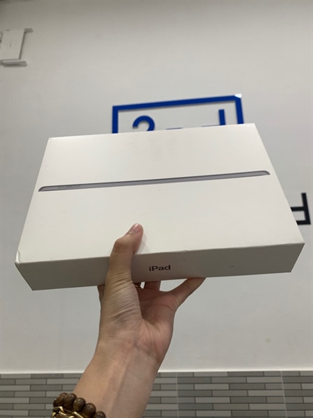 iPad Gen 9 - ZA/A - 64GB - Bản wifi - Màu xám - Pin 89% - Ngoại hình: 98% - Màn phản quang, bụi trong - Box 3