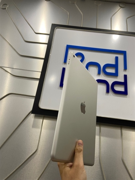 iPad Gen 9 - ZA/A - 64GB - Bản Wifi - Pin 90% - Màu trắng - Ngoại hình: 97.5% - Cấn góc trái, nguồn lỏng - Body 1