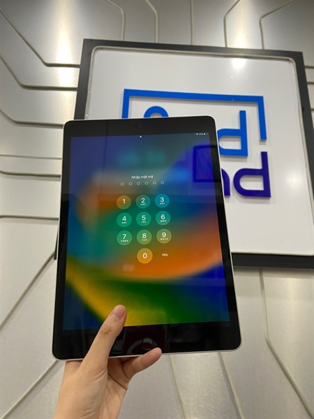 iPad Gen 9 - ZA/A - 64GB - Bản Wifi - Pin 90% - Màu trắng - Ngoại hình: 97.5% - Cấn góc trái, nguồn lỏng - Body 2