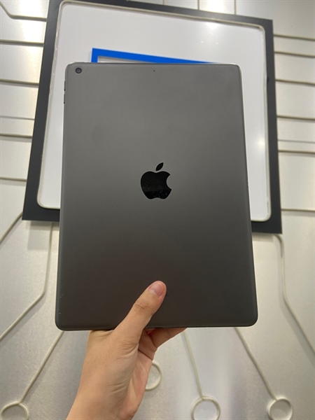 iPad Gen 9 - ZA/A - 64GB - Bản Wifi - Pin 93% - Màu đen - Ngoại hình: 98% - Kèm Box