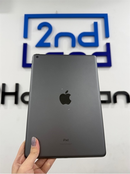 iPad Gen 9 - ZA/A - IOS 18.5 - Wifi - 64GB - Màu xám - Pin 87% - Ngoại hình 97% - Màn ám vàng , tróc sơn viền , lưng trầy do cấn ốp - Kèm sạc