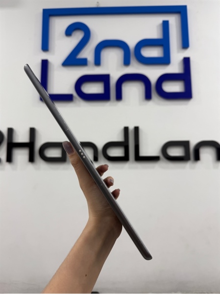 iPad Gen 9 - ZA/A - IOS 18.5 - Wifi - 64GB - Màu xám - Pin 87% - Ngoại hình 97% - Màn ám vàng , tróc sơn viền , lưng trầy do cấn ốp - Kèm sạc 1