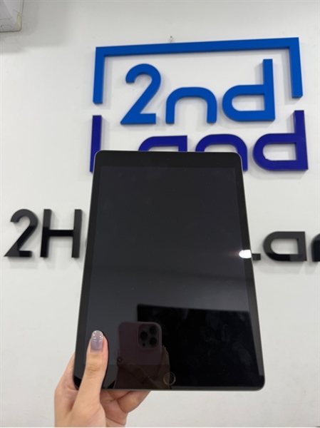 iPad Gen 9 - ZA/A - IOS 18.5 - Wifi - 64GB - Màu xám - Pin 87% - Ngoại hình 97% - Màn ám vàng , tróc sơn viền , lưng trầy do cấn ốp - Kèm sạc 2