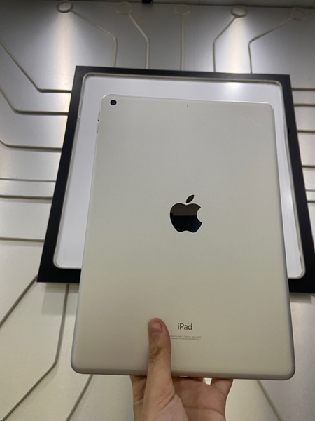 iPad Gen 9 - ZP/A - 64GB - Bản Wifi - Pin 93% - Màu bạc - Ngoại hình: 98% - Viền xước nhẹ, màn ép kính - Body