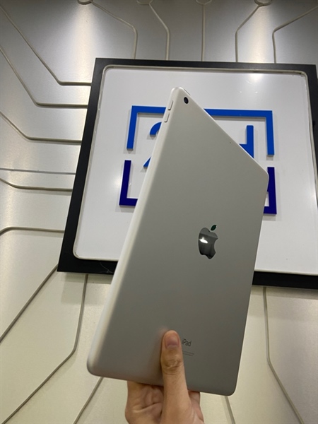 iPad Gen 9 - ZP/A - 64GB - Bản Wifi - Pin 93% - Màu bạc - Ngoại hình: 98% - Viền xước nhẹ, màn ép kính - Body 1