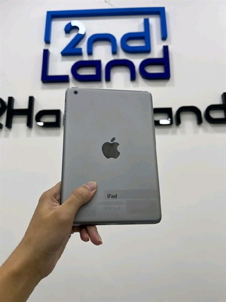 iPad Mini 1 - 7.9inch - 2J/A - 16GB - IOS 9.3.5 - Bản wifi - Pin 95% - Màu đen - Ngoại hình 97.5% - Thay vỏ lưng màu bạc , màn ám - Body