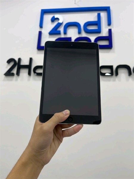 iPad Mini 1 - 7.9inch - 2J/A - 16GB - IOS 9.3.5 - Bản wifi - Pin 95% - Màu đen - Ngoại hình 97.5% - Thay vỏ lưng màu bạc , màn ám - Body 1