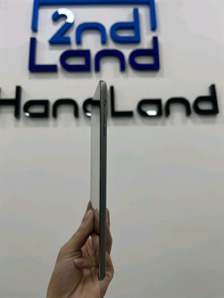 iPad Mini 1 - 7.9inch - 2J/A - 16GB - IOS 9.3.5 - Bản wifi - Pin 95% - Màu đen - Ngoại hình 97.5% - Thay vỏ lưng màu bạc , màn ám - Body 2