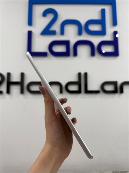 iPad mini 1 - LL/A - IOS 9.3.6 - Wifi - 64GB - Màu xám - Pin 88% - Ngoại hình 97% - Cam bụi , vỏ trầy cấn - Kèm sạc 1