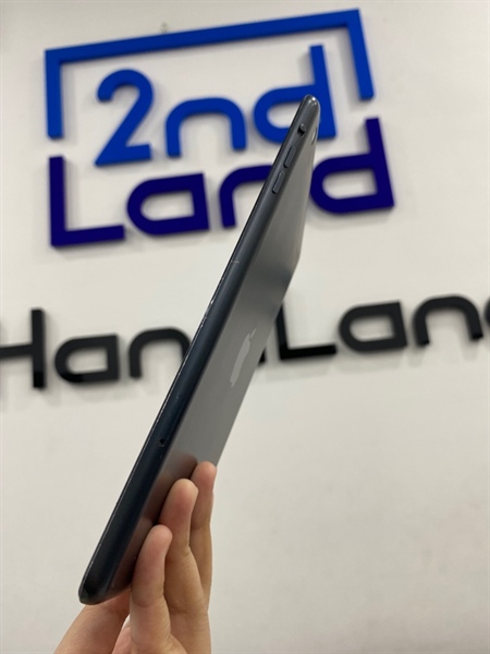iPad mini 1 - P/A - IOS 9.3.5 - 3G - 64GB - Màu đen - Pin 87% - Ngoại hình 97% - Màn ám hồng , phản quang , hở sáng nhẹ , cấn góc , trầy xước - Kèm sạc 1