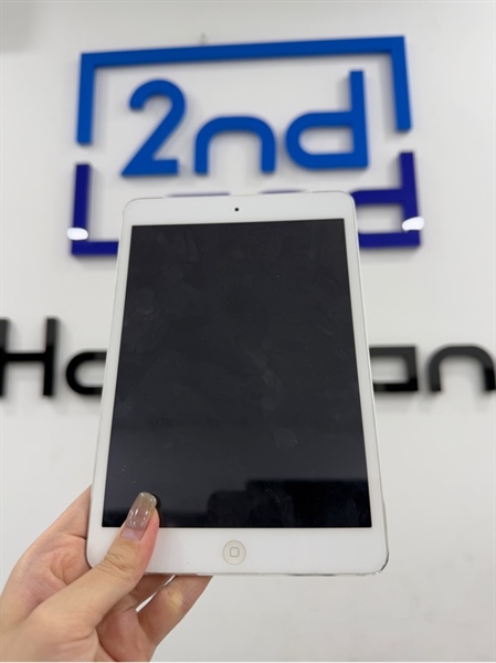 iPad mini 2 - LL/A - IOS 12.5.7 - 4G - 16GB - Màu bạc - Pin 82% - Ngoại hình 97% - Màn ép kính , màn ám viền hồng nhẹ , cấn góc - Kèm sạc 2