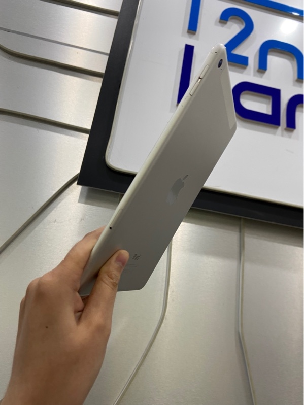 iPad Mini 4 4G - J/A - IOS 15.8.3 - 128GB - Pin 100% thay new - Màu bạc - Ngoại hình: 97% - Ép kính, ám xanh viền, dùng lag - Body