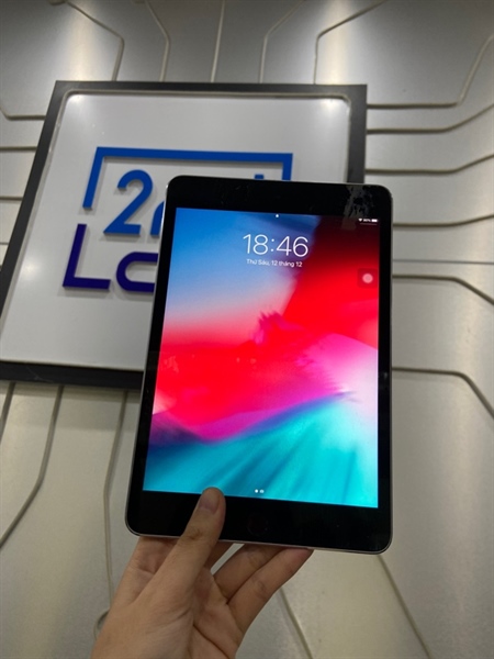 iPad Mini 4 - LL/A - 32GB - Bản Wifi - Pin 97% - Màu xám - Ngoại hình: 97% - Màn trầy, 1 chấm phản quang, bypass - Body 2