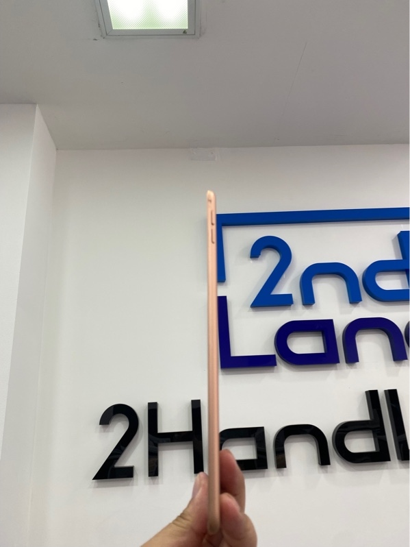 iPad mini 5 - Bản Wifi - LL/A - 256GB - Pin: 100% đã thay - Màu gold - Ngoại hình: 97.5% - Màn bầm chấm đỏ, ép cảm - Body