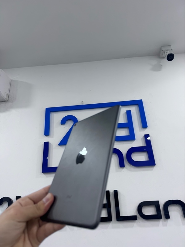 iPad mini 5 - LL/A - 64GB - Bản wifi - ios 26.6.1 - Màu xám - Pin 100% - Ngoại hình 97% - Màn trầy, viền trầy nhẹ, ám hồng nhẹ - Body