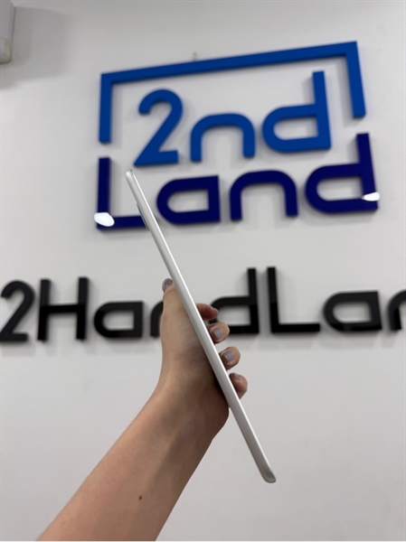 iPad mini 5 - ZA/A - IOS 17.5.1 - Wifi - 64GB - Màu bạc - Pin 82% - Ngoại hình 97% - Màn ám hồng , cấn góc - Kèm sạc 1