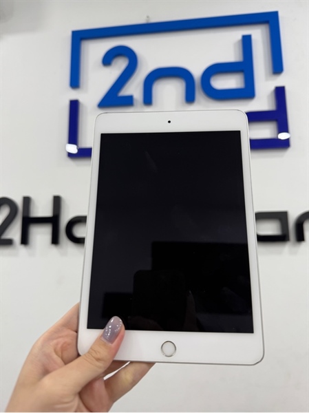 iPad mini 5 - ZA/A - IOS 17.5.1 - Wifi - 64GB - Màu bạc - Pin 82% - Ngoại hình 97% - Màn ám hồng , cấn góc - Kèm sạc 2