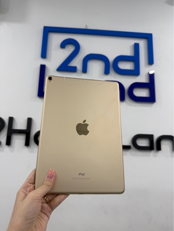 iPad Pro 10.5 2017 - J/A - IOS 17.7 - 4G - 256GB - Màu Gold - Pin 87% - Ngoại hình 97% - Màn hồng viền , màn trầy , máy trầy - Không phụ kiện