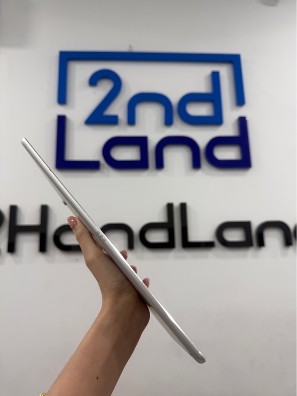iPad Pro 10.5 2017 - Máy mã N - J/A - IOS 17.7.2 - 4G - 256GB - Màu bạc - Pin 88% - Ngoại hình 97% - Màn hồng , bầm nhẹ , trầy , cấn nhẹ , tróc sơn , máy trầy - Không phụ kiện