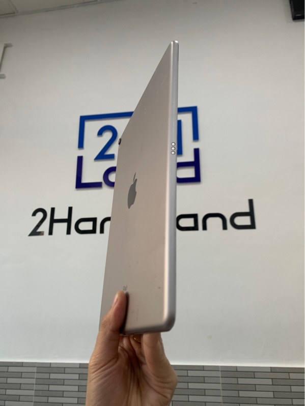 iPad Pro 10.5 inch - 2J/A - 64GB - 4G - Màu bạc - Ngoại hình: 98% - phản quang - Body