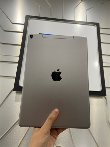 iPad Pro 10.5 inch - 2J/A - 64GB - Bản 4G - IOS 17.7 - Pin 89% - Màu bạc - Ngoại hình: 98% - 3 chấm phản quang - Body
