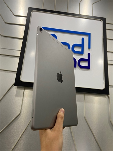 iPad Pro 10.5 inch - 2J/A - 64GB - Bản 4G - IOS 17.7 - Pin 89% - Màu bạc - Ngoại hình: 98% - 3 chấm phản quang - Body 1