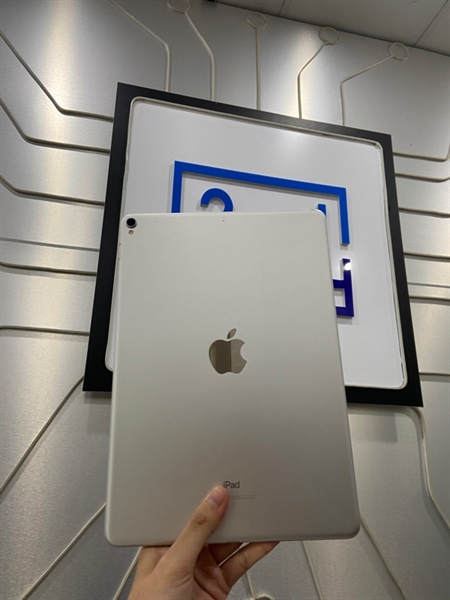 iPad Pro 10.5 inch - J/A - 256GB - IOS 17.7.3 - Bản Wifi - Pin 89% - Màu trắng - Ngoại hình: 98% - Body