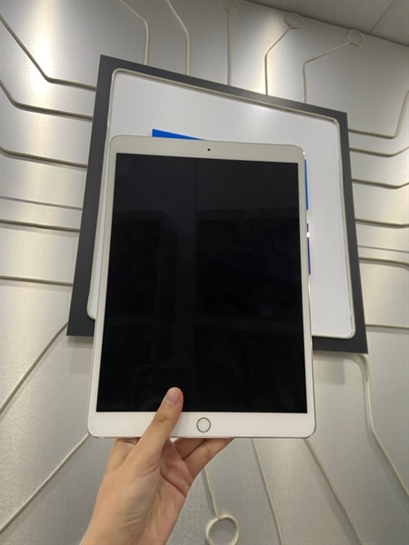 iPad Pro 10.5 inch - J/A - 256GB - IOS 17.7.3 - Bản Wifi - Pin 89% - Màu trắng - Ngoại hình: 98% - Body 2