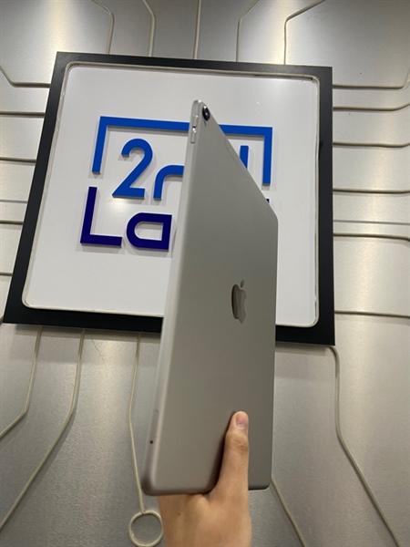 iPad Pro 10.5 inch - J/A - 64GB - IOS 15.2 - Bản 4G - Pin 97% - Màu xám - Ngoại hình: 98% - Body 1