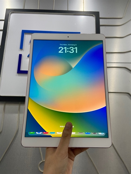 iPad Pro 10.5 inch - J/A - 64GB - IOS 16.6 - Bản 4G - Pin 99% - Màu hồng - Ngoại hình: 97% - Body 2