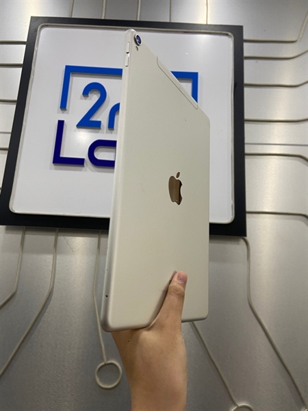 iPad Pro 10.5 inch - J/A - 64GB - IOS 17.3.1 - Bản 4G - Pin 99% - Màu bạc - Ngoại hình: 97% - Body 1
