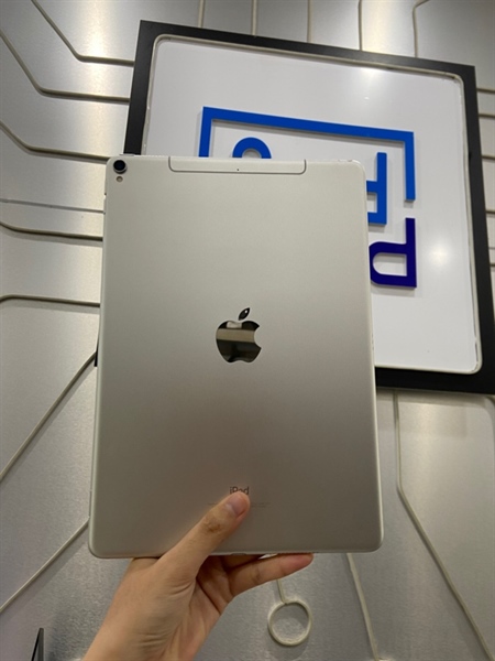 iPad Pro 10.5 inch - J/A - 64GB - IOS 17.7.2 - Bản 4G - Pin 95% - Màu bạc - Ngoại hình: 97% - Body