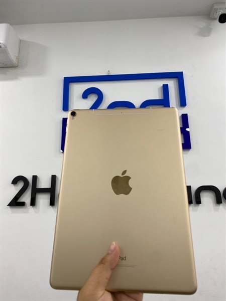 Ipad pro 10.5 inch - J/A - IOS 13.3.1 - 4G - 64GB - Màu gold - Pin thay 100% - Ngoại hình 97% - Kèm sạc