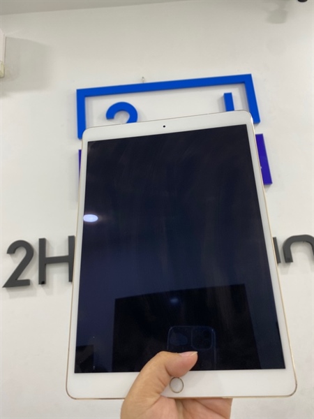 Ipad pro 10.5 inch - J/A - IOS 13.3.1 - 4G - 64GB - Màu gold - Pin thay 100% - Ngoại hình 97% - Kèm sạc 2