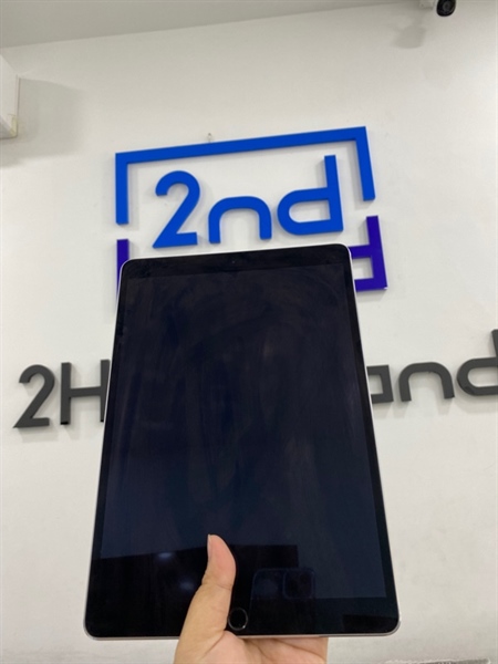 Ipad pro 10.5 inch - J/A - IOS 17.4 - 4G - 64GB - Màu bạc - Pin thay 100% - Ngoại hình 97% - Kèm sạc 2