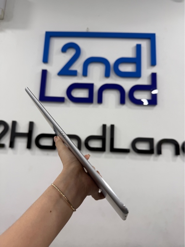 iPad pro 10.5 inch - LL/A - 4G - 64GB - Màu bạc - Pin thay 100% - Ngoại hình 97% - Màn nhiều phản quang , vàng viền - Body