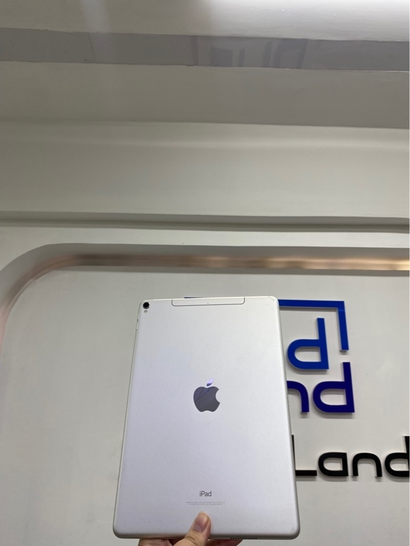 iPad Pro (10.5 inch) - LL/A - IOS 17.7.11 - 4G - 512gb - Màu bạc - Pin 86% - Ngoại hình 97% - màn ám hồng viền, màn ép kính - Body