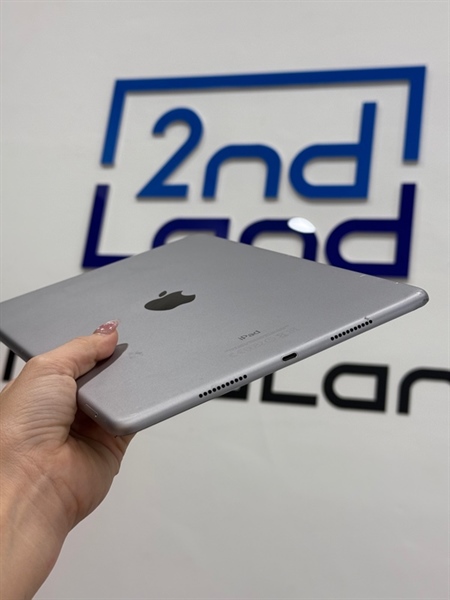 iPad Pro 10.5 inch - X/A - Bản 4G - 64GB - Pin 98% - Ngoại hình 97% - Cấn sườn - Bạc 1
