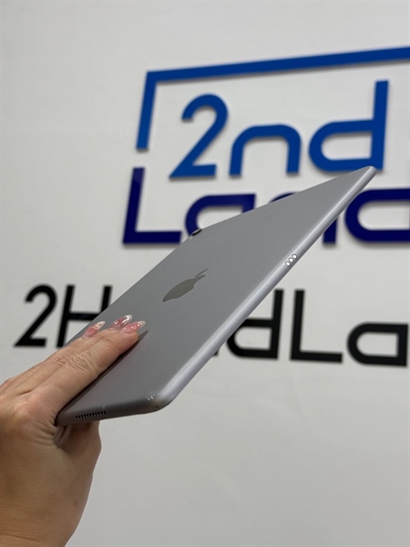 iPad Pro 10.5 inch - X/A - Bản 4G - 64GB - Pin 98% - Ngoại hình 97% - Cấn sườn - Bạc 2