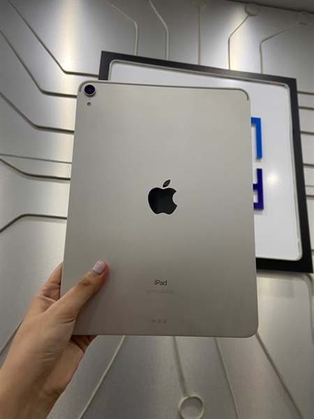 iPad Pro 11 inch 2018 - J/A - 64GB Wifi - Pin 83% - Màu trắng - Ngoại hình: 98% - Body