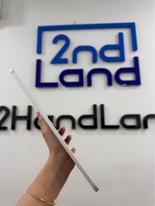 iPad Pro 11 inch 2018 - J/A - IOS 18.4.1 - 4G - 64GB - Màu bạc - Pin 92% - Ngoại hình 98% - Màn trầy , sườn cong nhẹ - Không phụ kiện