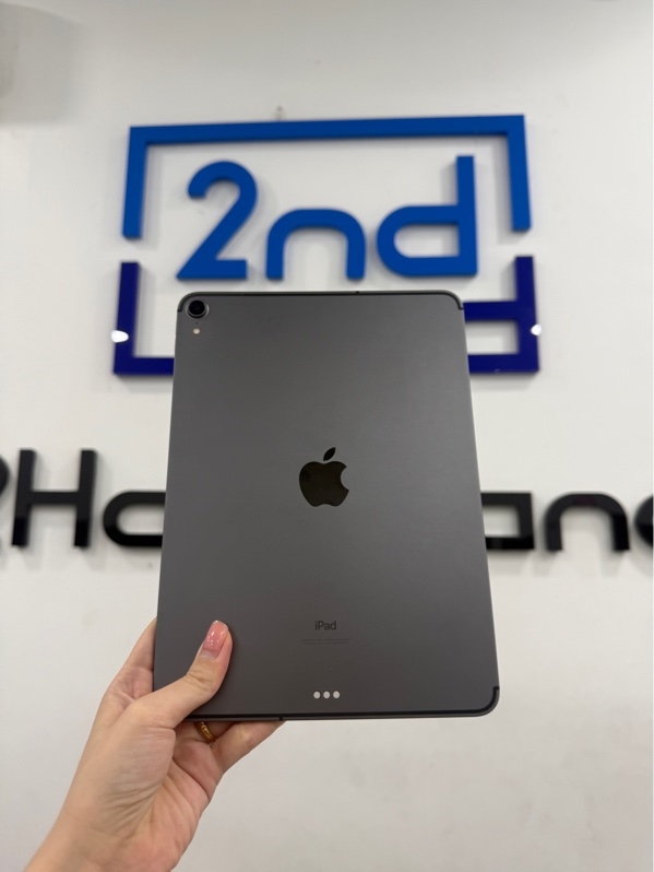 iPad Pro 11 inch 2018 - J/A - IOS 18.6 - 4G - 64GB - Màu xám - Pin 91% - Ngoại hình 98% - Màn trầy nặng , sườn cong nhẹ - Không phụ kiện
