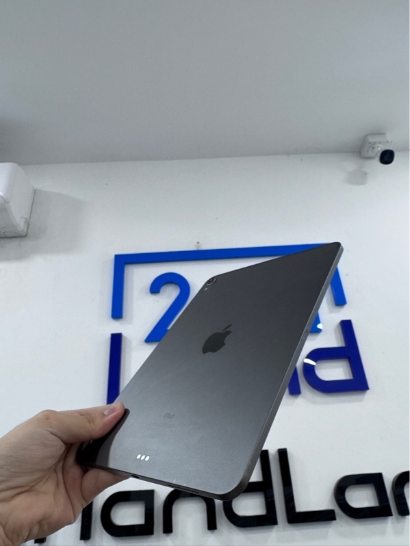 iPad pro 11 inch 2018 - ZP/A - 512GB - ios 26.6.1 - Bản wifi - Màu xám - Pin 86% - Ngoại hình 97% - Viền trầy xước, cấn góc, màn ám vàng, bầm một mảng nhỏ - Body