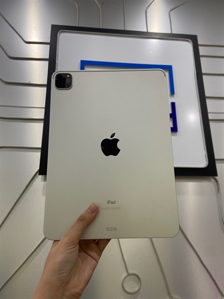 iPad Pro 11 Inch Gen 2 - VC/A -128GB - Bản Wifi - Pin 88% - Màu bạc - Ngoại hình: 97% - Cấn sườn - Body